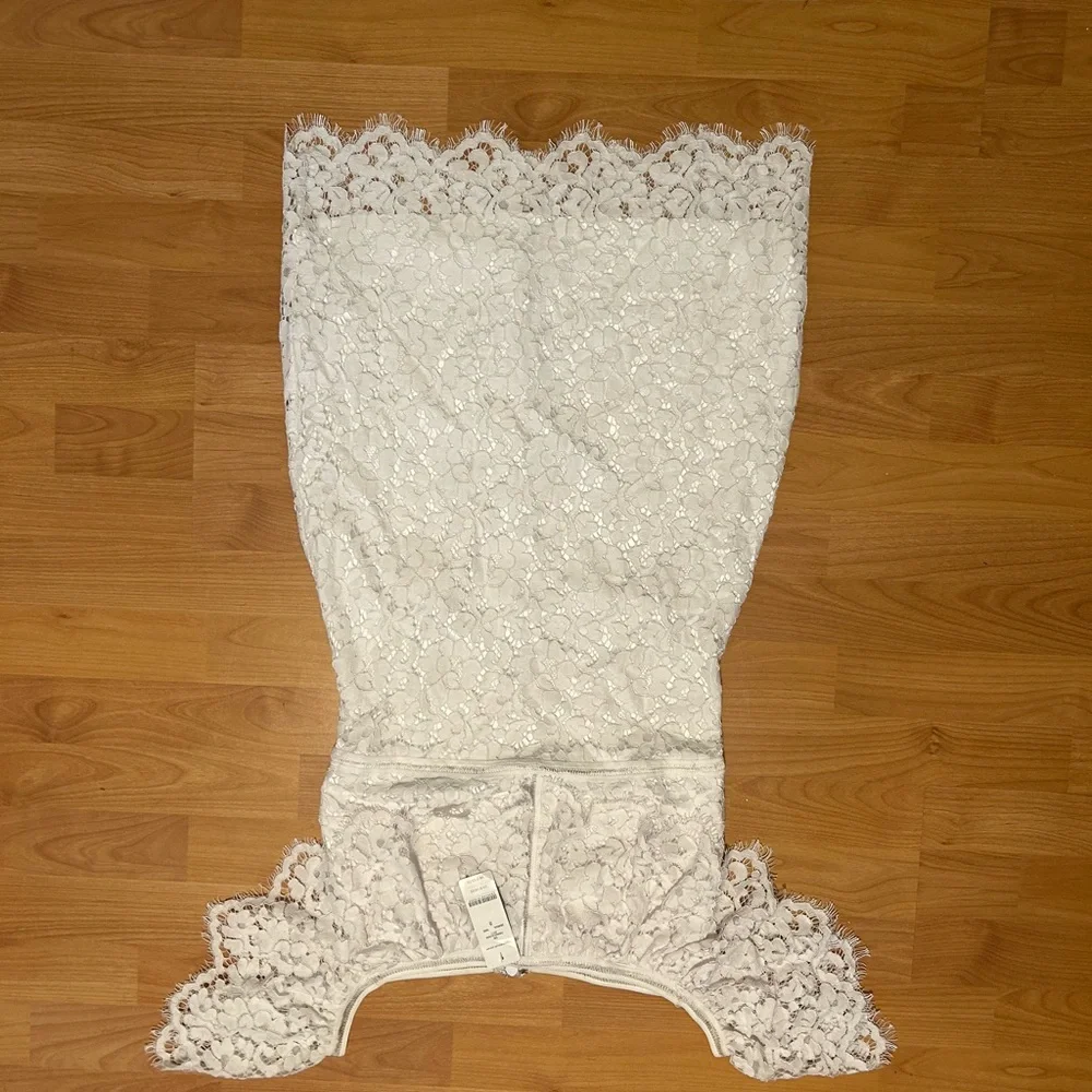 Bebe NWT Elegant White Lace Off-Shoulder Dress - Picture 5 of 5